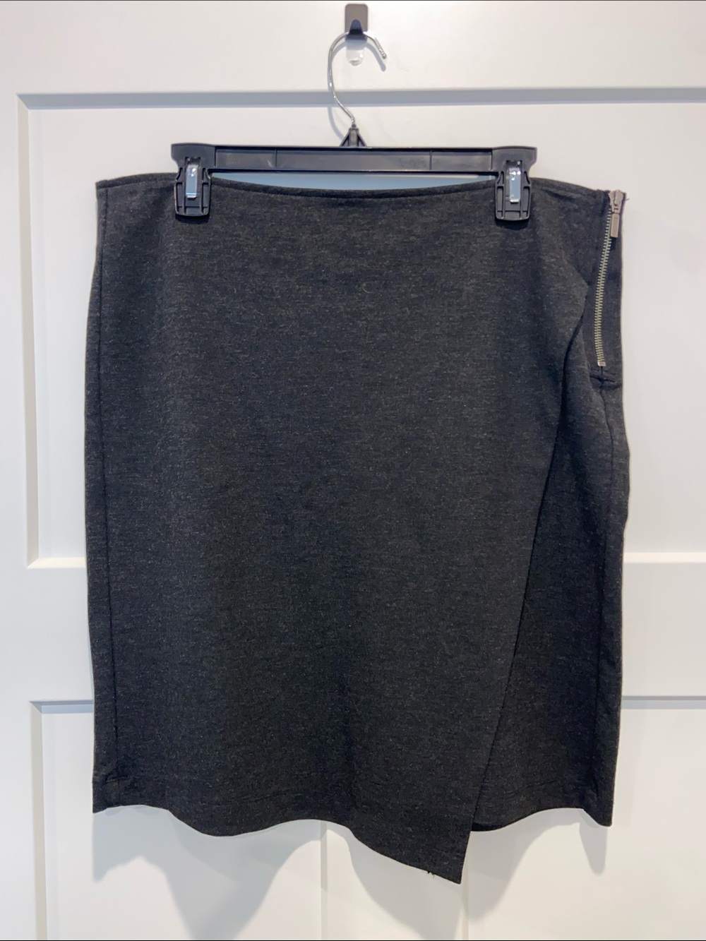 Sz 10 CAbi Charcoal Black Women's Zip-Accent Pencil Skirt